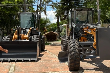 Prefeitura Municipal de Bofete recebe nova frota de maquinários para melhorias nas estradas rurais