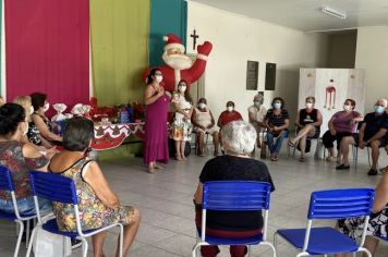 Hoje (16 de dezembro), a Diretoria de Assistência Social, realizou no Centro de Convivência do Idoso, a entrega de panetones para os idosos participantes.