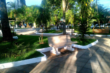 A PRAÇA DA MATRIZ DE BOFETE ESTÁ DE CARA NOVA!