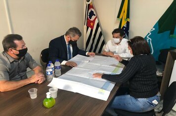 Prefeito de Bofete se reúne com gerente regional da CDHU para apresentar demandas do município