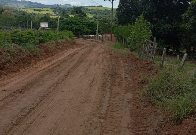 Manutenção e melhorias continuam nas estradas rurais de Bofete