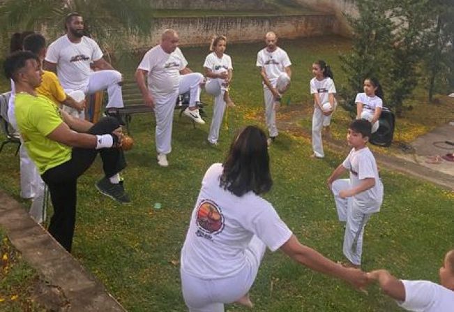 No último dia 21, quarta-feira, esteve presente no Centro Cultural o Grupo Pelourinho de Capoeira de Bofete para mostrar toda ginga, todo axé e toda energia que a Capoeira emana.