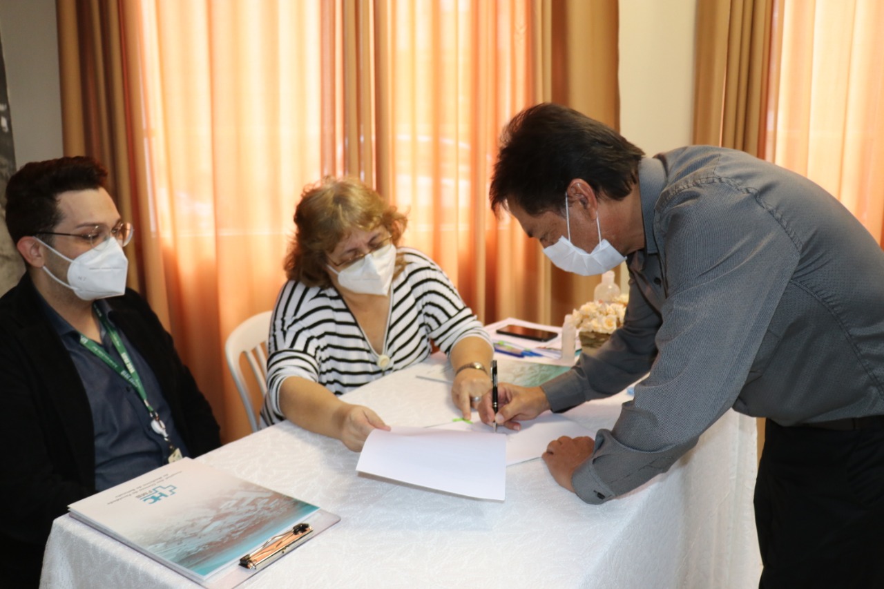 Prefeitura assina convênio com o Hospital das Clínicas de Botucatu para aumentar a capacidade de testagem ao COVID- 19