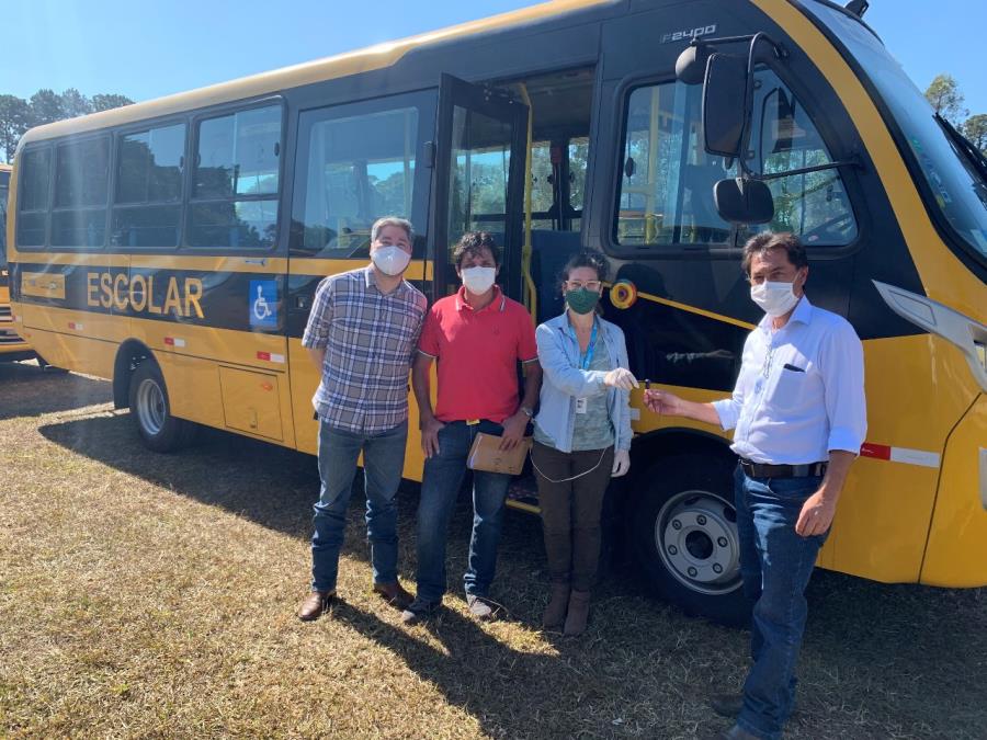 Prefeitura recebe ônibus 0 KM para integrar frota da Educação